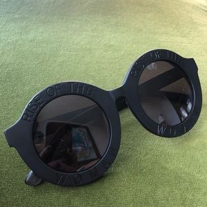 “Rise of the woman” Black sunglasses